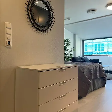 Апартаменти Cozy In The Middle Of Center