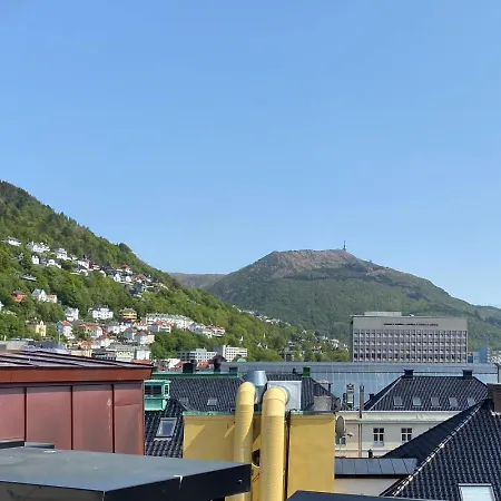 Cozy In The Middle Of Center *